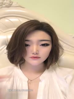 【小蝴蝶】高颜值短发妹子露逼诱惑，用镜子照逼特写手指扣入自慰，很是诱惑喜欢不要错过第03集