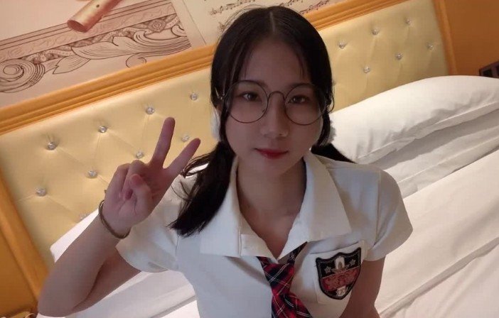史上最清纯制服嫩妹！超完美露脸勾魂体验