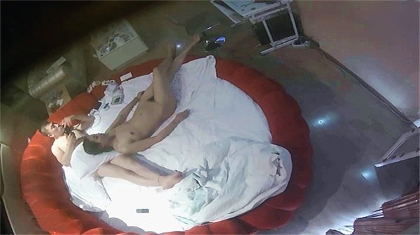 【偷拍禁忌】地方大佬偷带新欢开房激战！360°全方位记录，嫂子看见就完了！