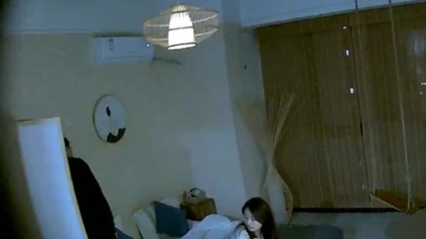 酒店偷拍系列：360度窥视休息日白领美女的湿身诱惑