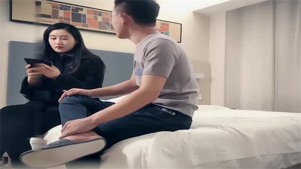 新人下海御姐兼职外围！扑倒强吻撕黑丝，狂揉奶子吮吸乳头