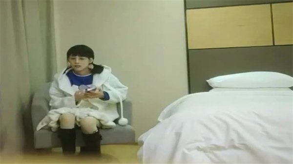 【探花利哥】高端外围极品美女被操到废，骚货全程浪叫崩溃！