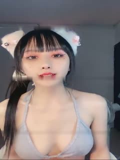 半裸火爆尤物淋透蜜桃汁，骨髓里迸发的骚气让她贪婪吞咬假阳具