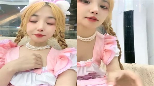 金发辫子女仆女神：极致诱惑体验