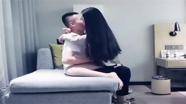 全国探花系列：苗条长发美女偷拍激情啪啪实录