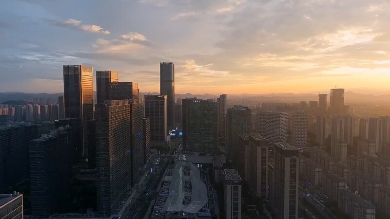 桃桃学姐与女上司出差艳遇：撕破包臀黑丝后入狂操，湿嫩蜜鲍高潮内射！