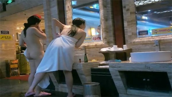 【偷窥视角】温泉女浴场淋浴浸泡区内部流出！美女湿身香艳沐浴实拍