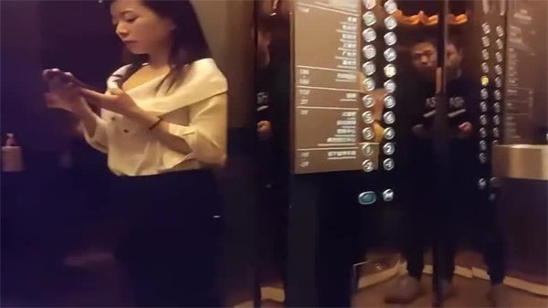 小秋探花新片：22岁清纯嫩妹酒店约炮实录，真空上阵娇喘连连，淫水直流嫩穴特写