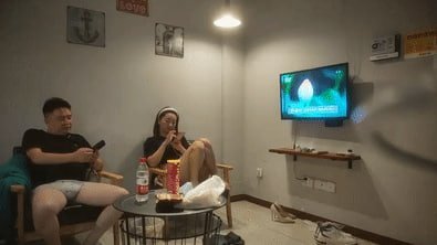 肥宅哥私密约战离异欲女同事 制服诱惑狂野性爱 高难度体位榨汁不停 高潮迭起骚水四溅