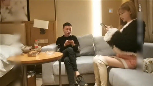 约到风骚小妖精，床上疯狂索求不停